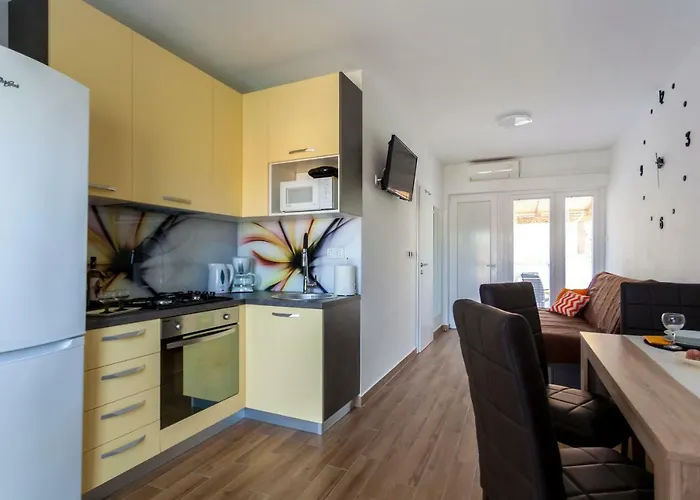 Hasanec By El-pi Tours * Njivice