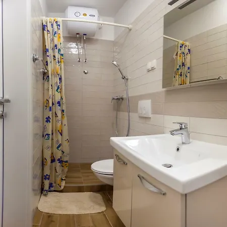 Hasanec By El-pi Tours * 奈维斯