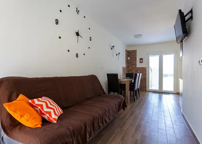 Hasanec By El-pi Tours * Njivice