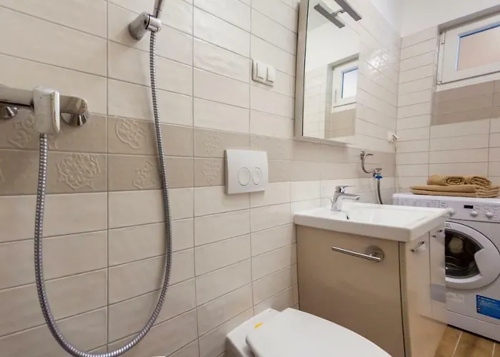 Hasanec By El-pi Tours * Njivice