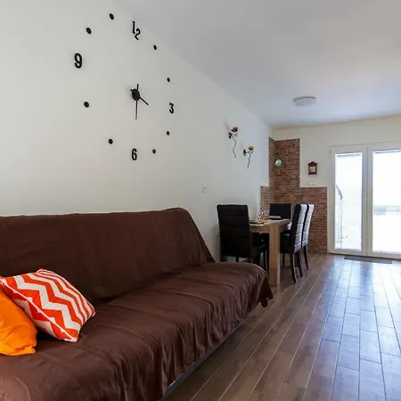 Hasanec By El-pi Tours * Njivice